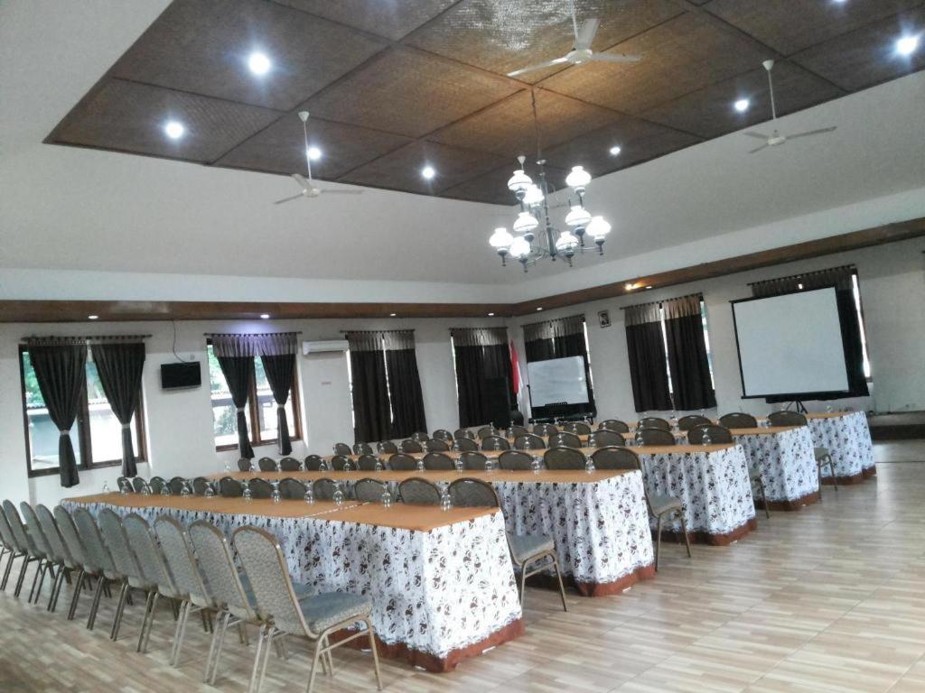 Villa Bukit Pinus Bogor Extérieur photo
