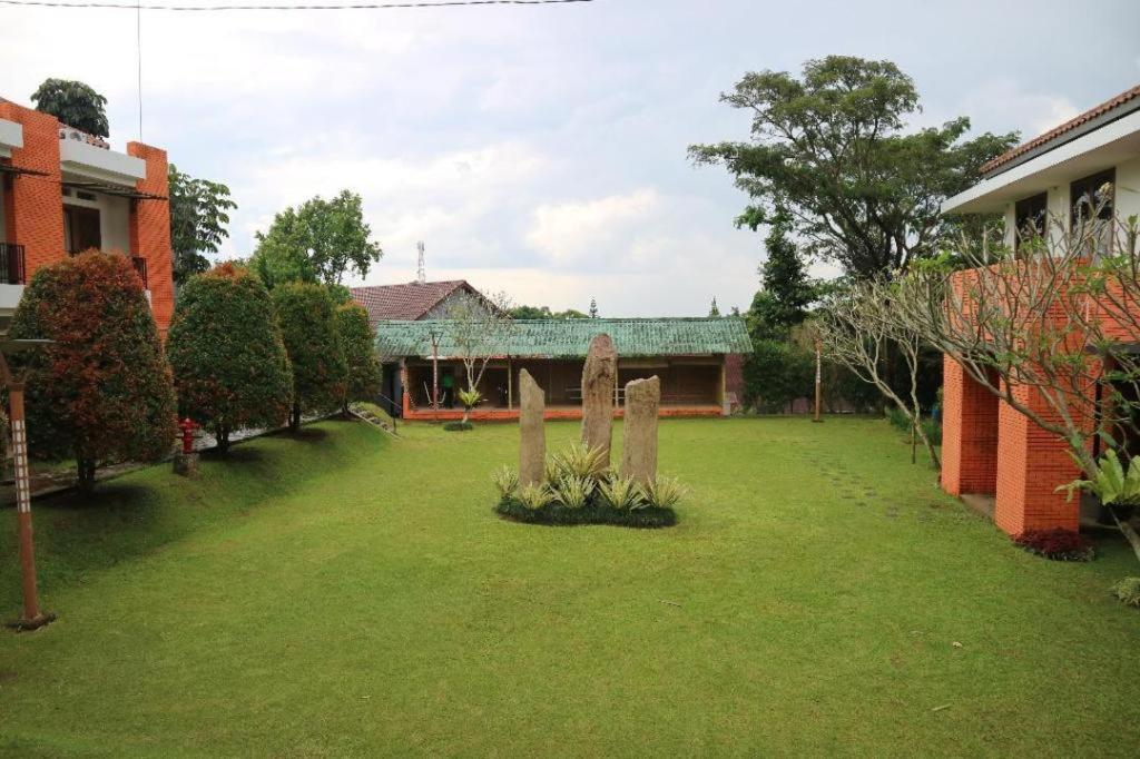 Villa Bukit Pinus Bogor Extérieur photo
