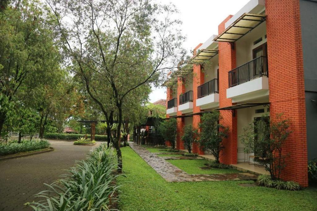 Villa Bukit Pinus Bogor Extérieur photo