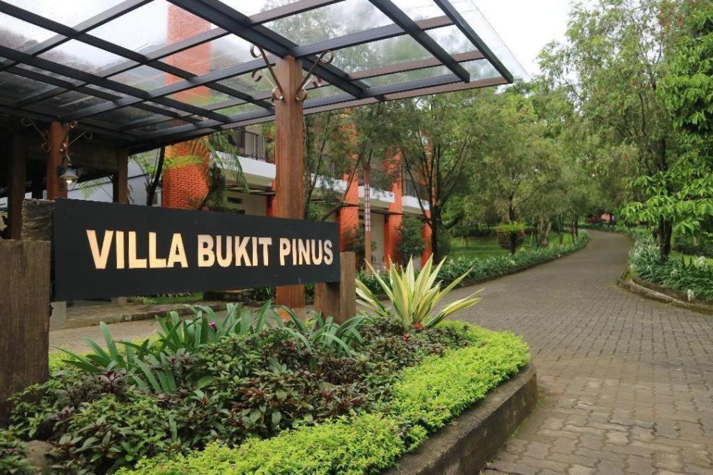 Villa Bukit Pinus Bogor Extérieur photo