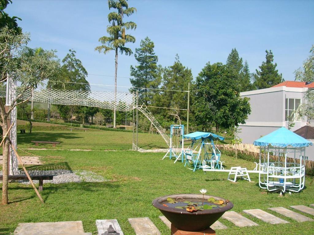 Villa Bukit Pinus Bogor Extérieur photo